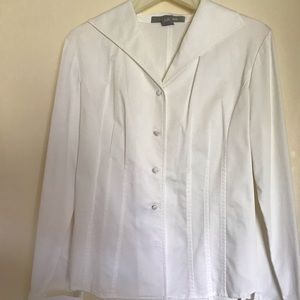 MAKE AN OFFER!! Ellen Tracy shirt